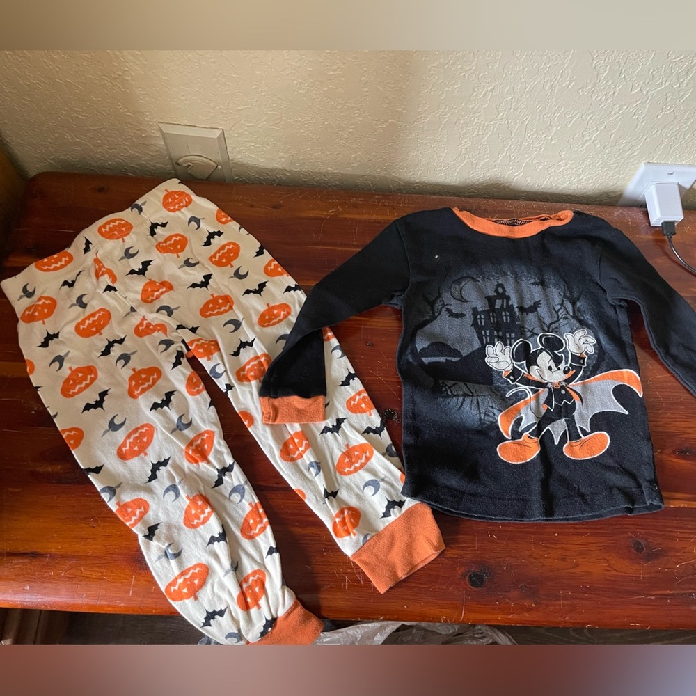 Disney Mickey Halloween Long Sleeve Slim Fit Pajamas size 4T